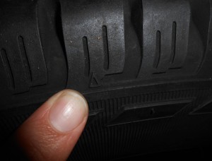 How do I know when to change the tyres